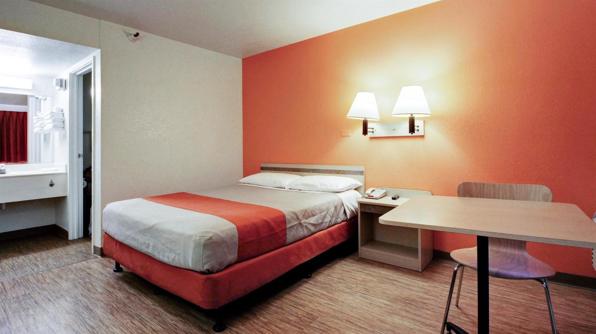 Super 8 By Wyndham - Salt North