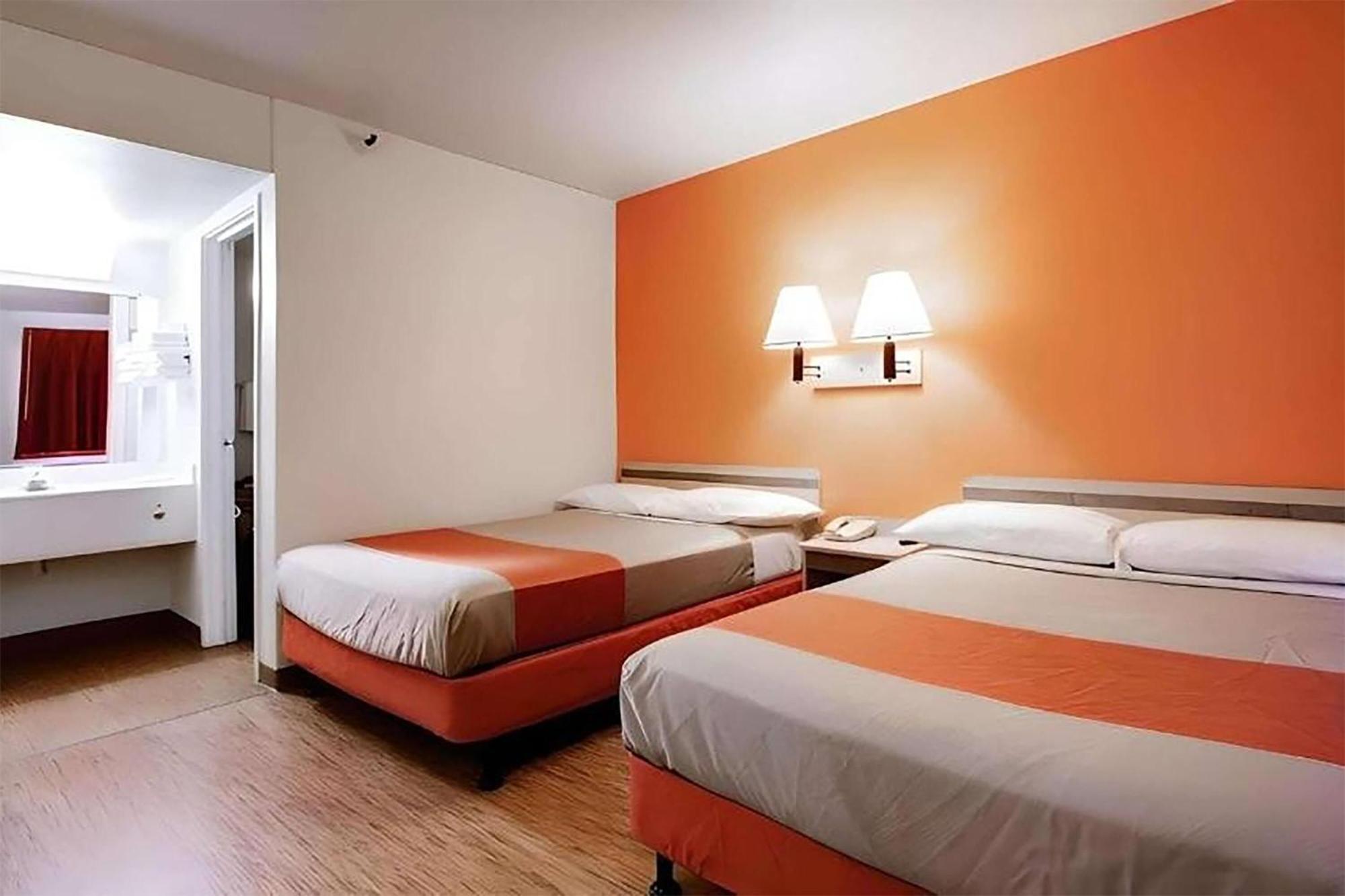 Super 8 By Wyndham - Salt North Inn 2*